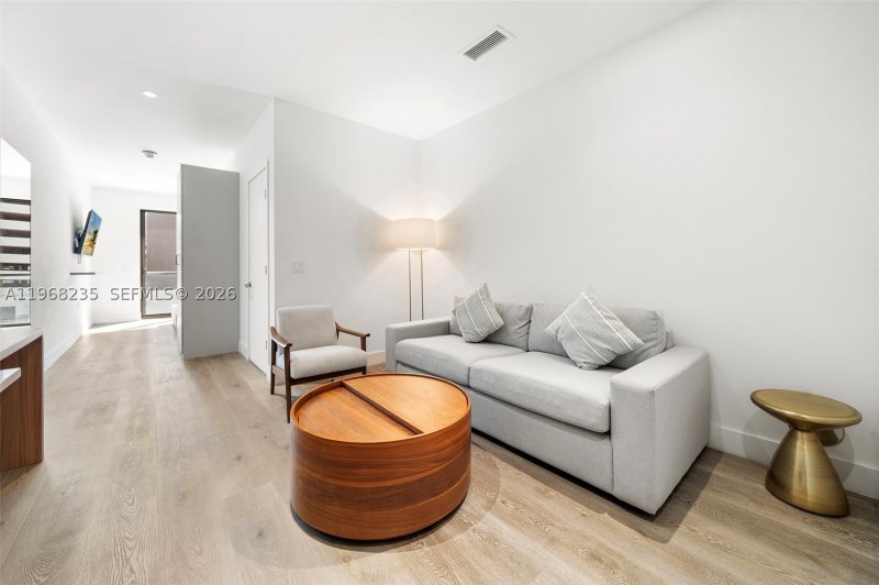 Condo for sale at Smart Brickell III 208
