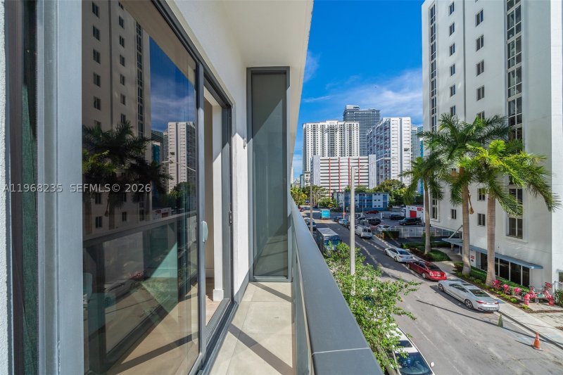 Condo for sale at Smart Brickell III 208
