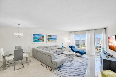 Comprar apartamento en Royal Ambassador 1114