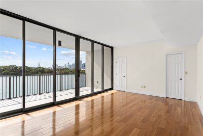 Aluguel de apartamento no 1000 Venetian Way 301