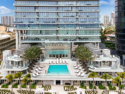 Turnberry Ocean Club Apt #2003