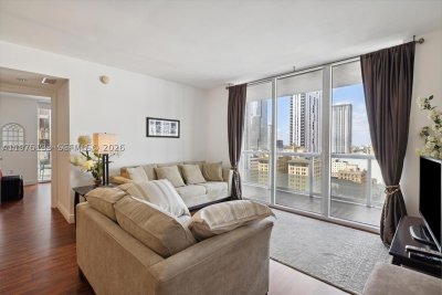 Comprar apartamento no 50 Biscayne 2111