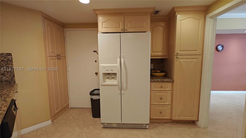 Comprar apartamento no Four Ambassadors 841