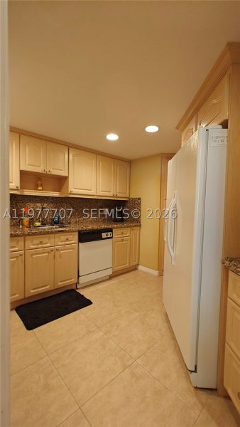 Comprar apartamento no Four Ambassadors 841