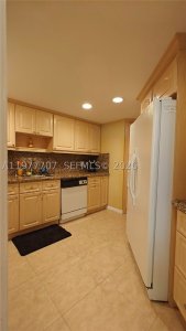 Comprar apartamento no Four Ambassadors 841