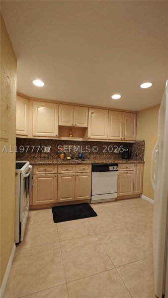 Comprar apartamento no Four Ambassadors 841
