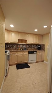 Comprar apartamento no Four Ambassadors 841