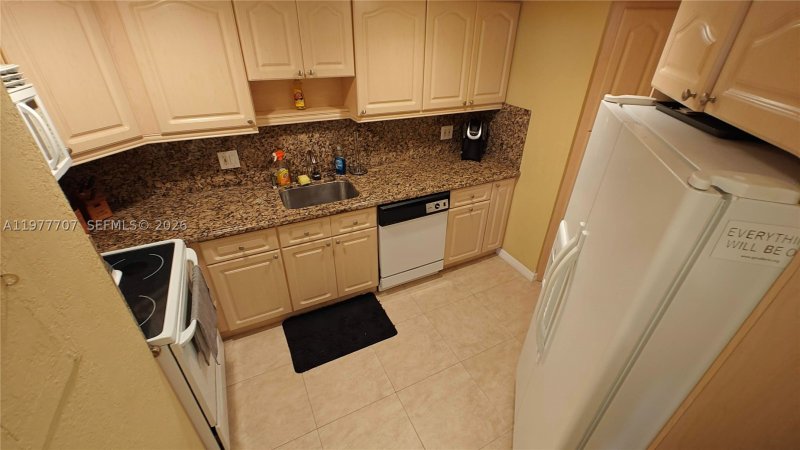Comprar apartamento no Four Ambassadors 841