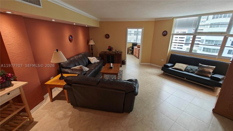 Comprar apartamento no Four Ambassadors 841