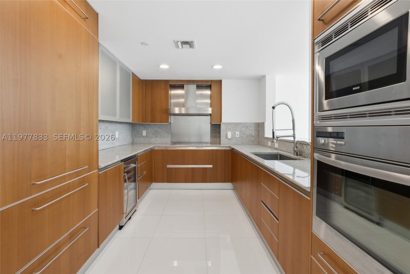 Condo for sale at Grovenor House 501
