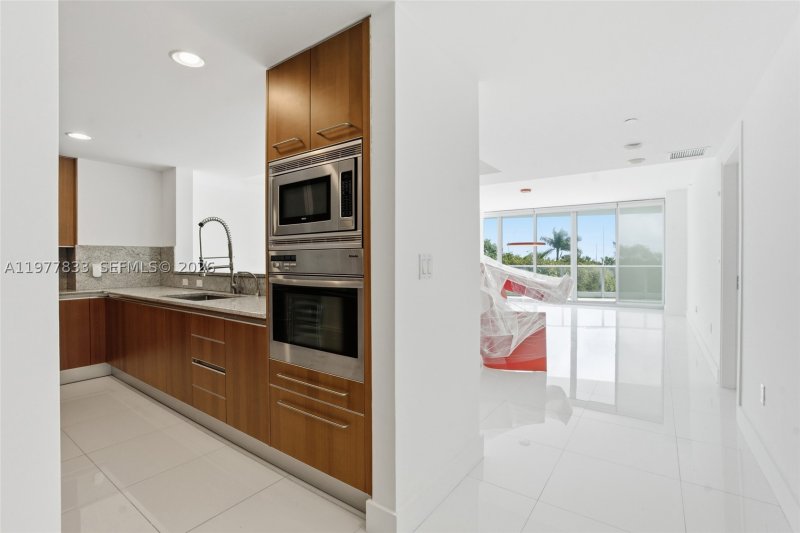 Condo for sale at Grovenor House 501
