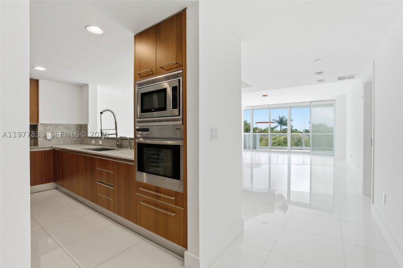 Condo for sale at Grovenor House 501