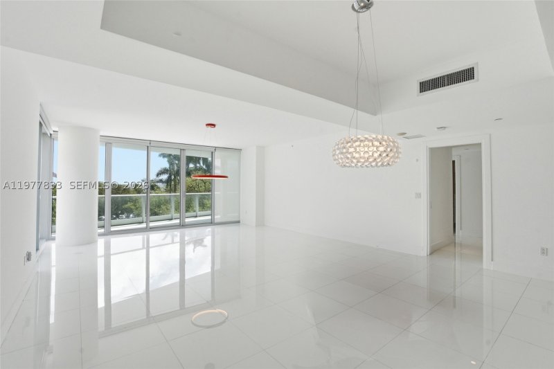 Condo for sale at Grovenor House 501