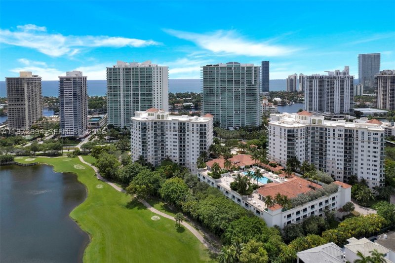 Apartment for rent at Turnberry Village PH06
