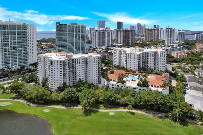Apartment for rent at Turnberry Village PH06