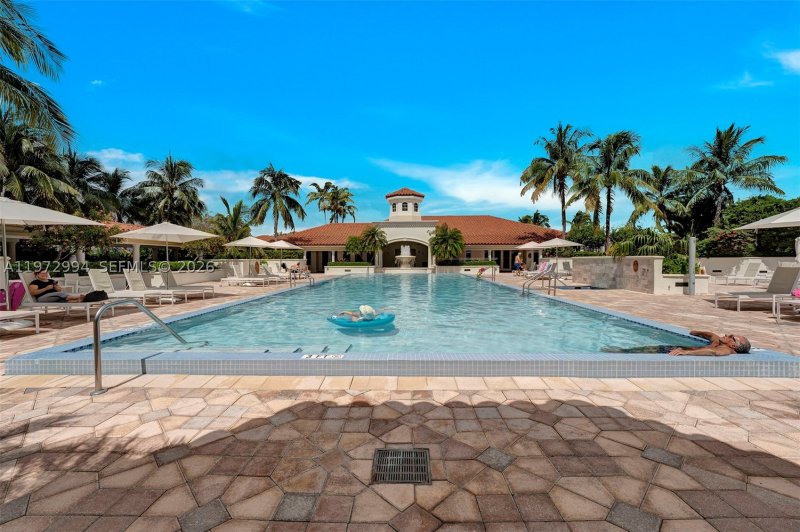 Apartment for rent at Turnberry Village PH06