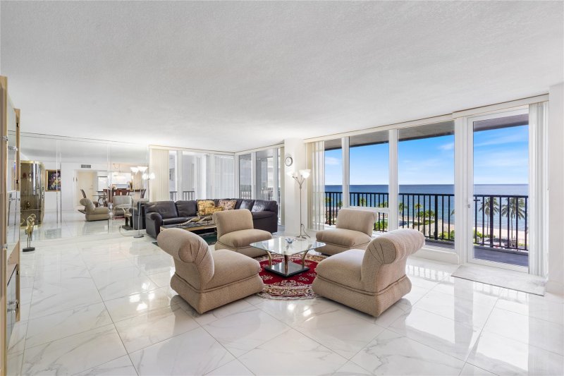 Apartment for rent at Plaza South 5F