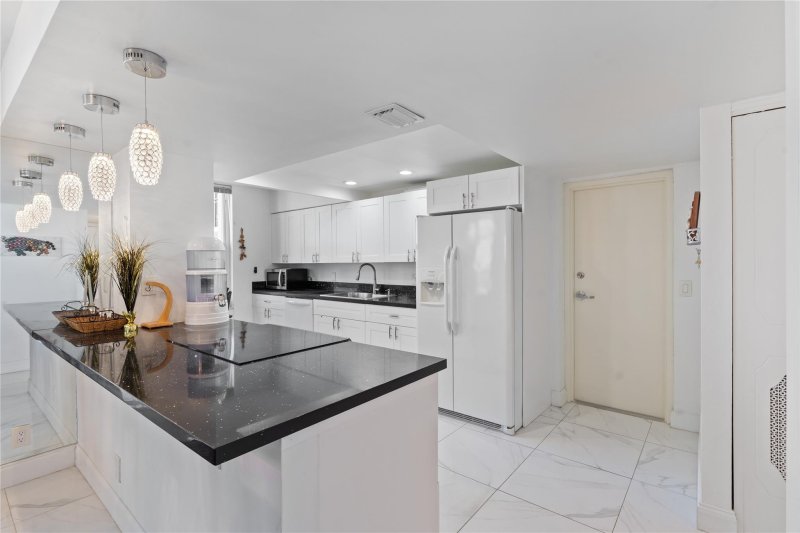 Apartment for rent at Plaza South 5F