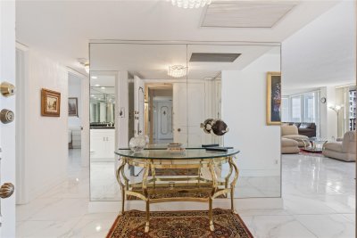 Aluguel de apartamento no Plaza South 5F