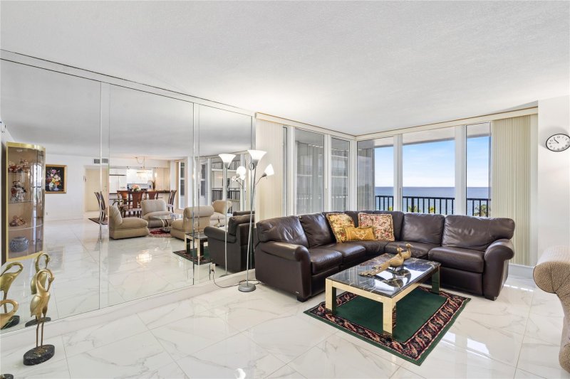 Apartment for rent at Plaza South 5F
