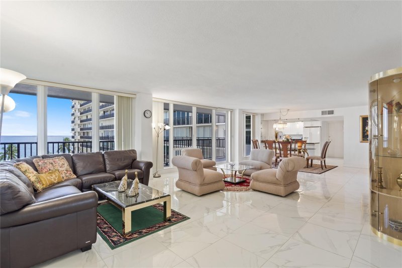 Apartment for rent at Plaza South 5F