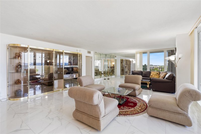 Apartment for rent at Plaza South 5F