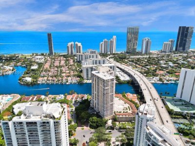 Comprar apartamento no Turnberry Towers 17C