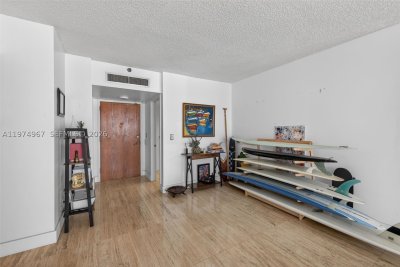 Comprar apartamento no Turnberry Towers 17C
