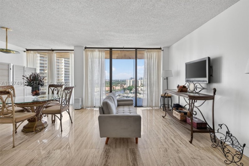Condo for sale at Turnberry Towers 17C