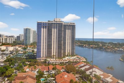 Comprar apartamento no Turnberry Towers 17C