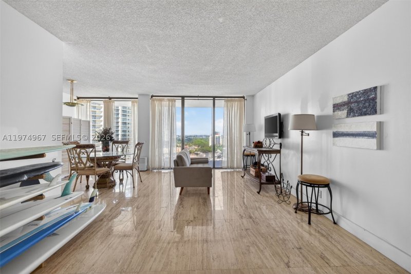 Condo for sale at Turnberry Towers 17C
