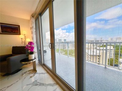 Comprar apartamento no Winston Towers 1501