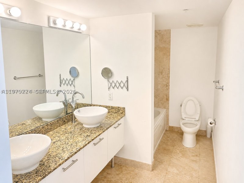 Condo for sale at Brickell on the River South 907