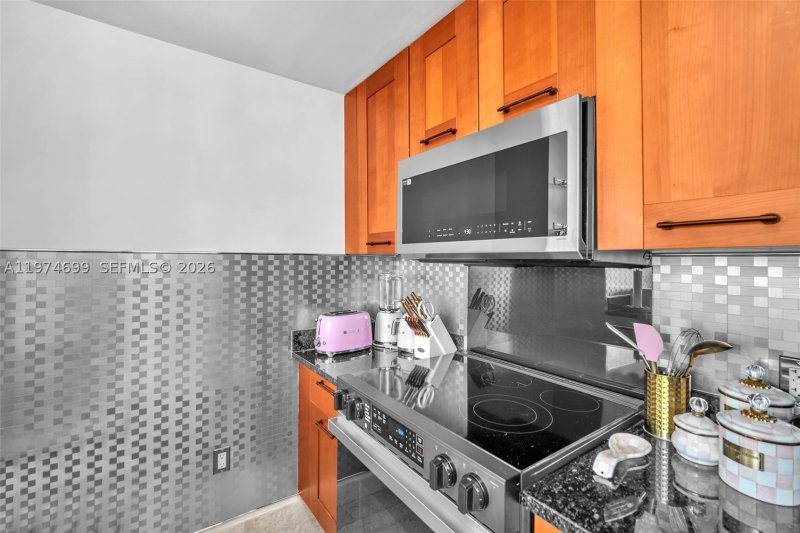 Condo for sale at One Village Place 519