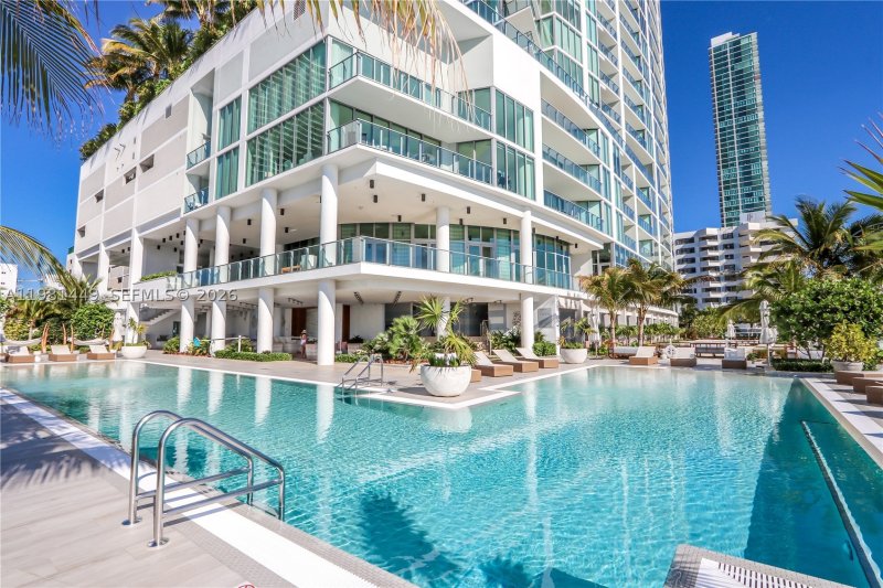 Comprar apartamento en Biscayne Beach 404