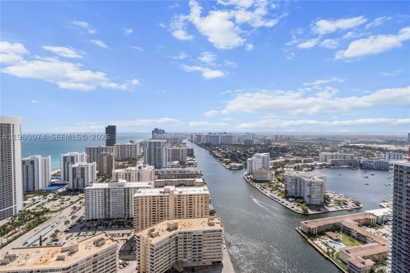 Apartment for rent at Hyde Beach House T3609