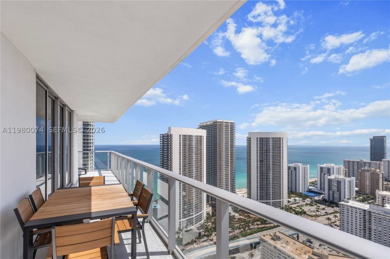 Apartment for rent at Hyde Beach House T3609