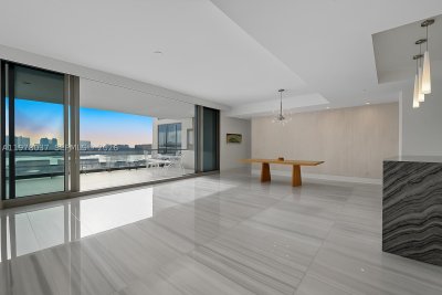 Comprar apartamento no The Estates at Acqualina 1506