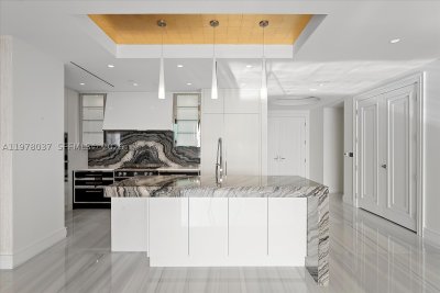 Comprar apartamento no The Estates at Acqualina 1506