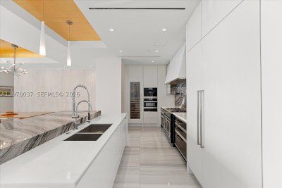 Comprar apartamento no The Estates at Acqualina 1506