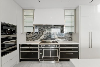 Comprar apartamento no The Estates at Acqualina 1506