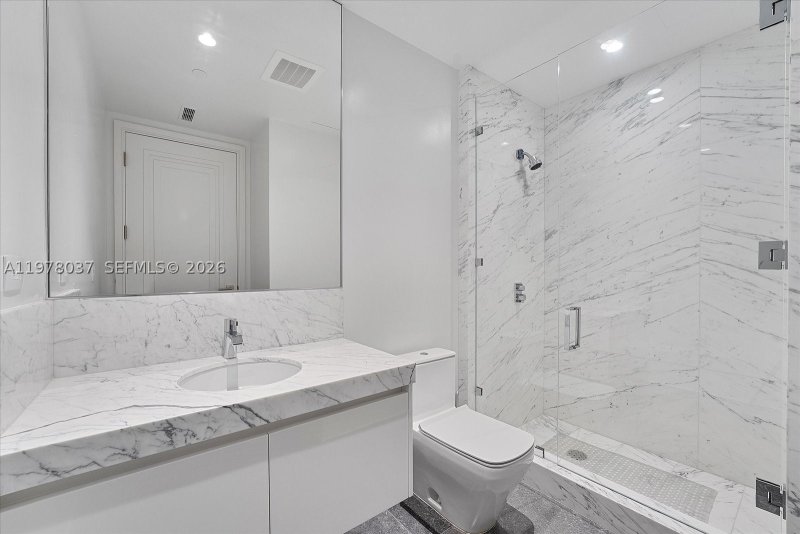 Condo for sale at The Estates at Acqualina 1506