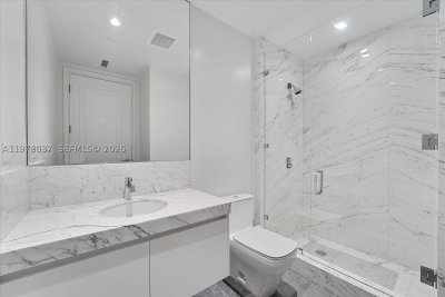 Comprar apartamento no The Estates at Acqualina 1506