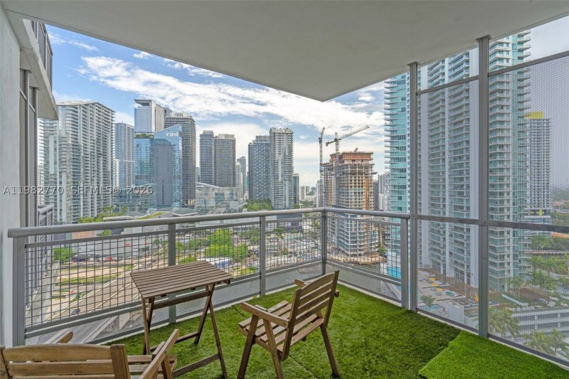 Comprar apartamento en Wind by Neo 2412