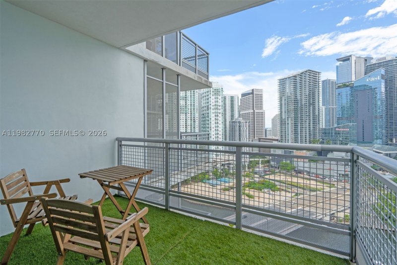 Comprar apartamento en Wind by Neo 2412