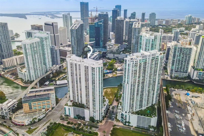 Comprar apartamento en Wind by Neo 2412