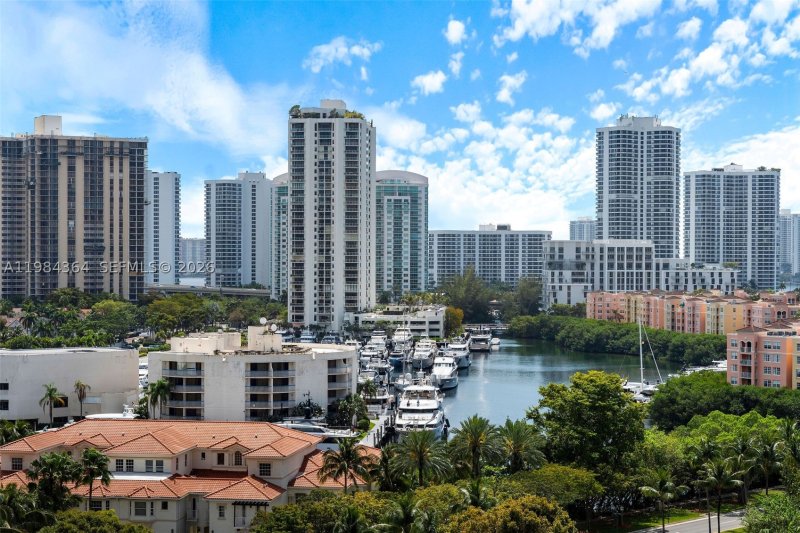 Comprar apartamento en Turnberry Village 1109