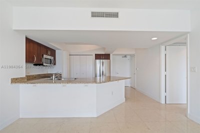 Comprar apartamento en Turnberry Village 1109