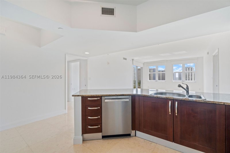 Comprar apartamento en Turnberry Village 1109