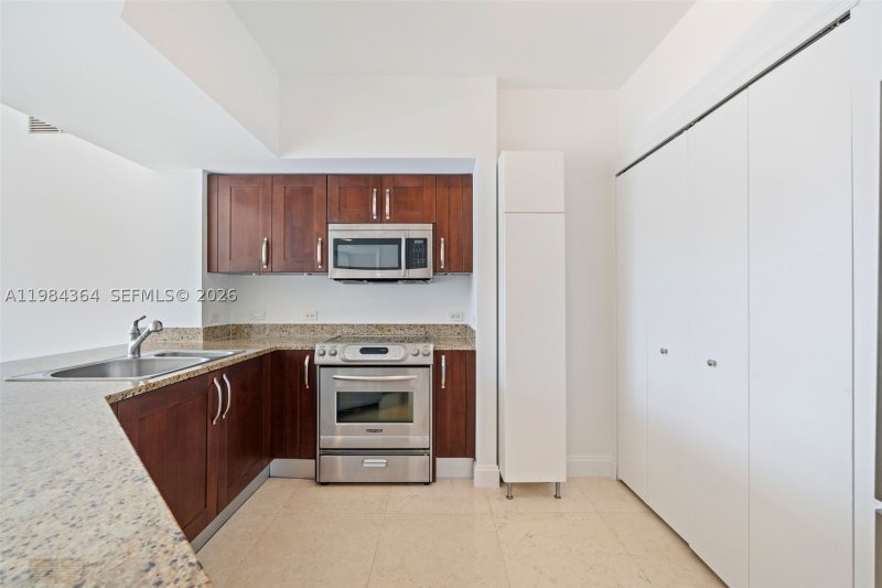 Comprar apartamento en Turnberry Village 1109